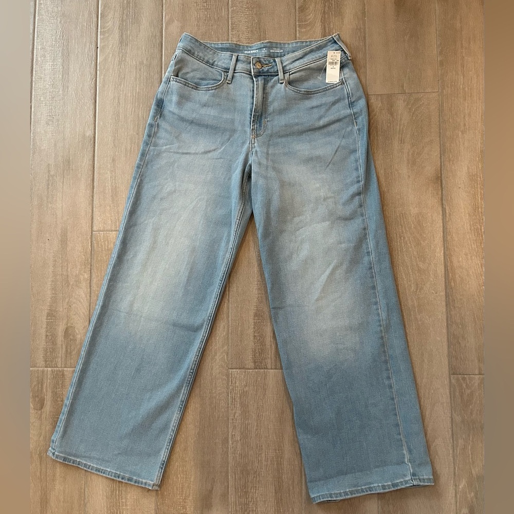 High rise wide leg jeans! Size 8 petite!